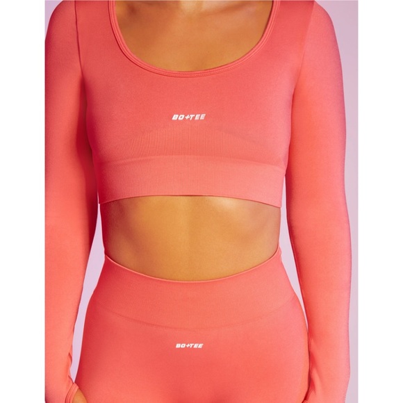 BO+TEE REIGNITED Long Sleeve Scoop Neck Crop Top In Coral Size Small - Picture 2 of 6